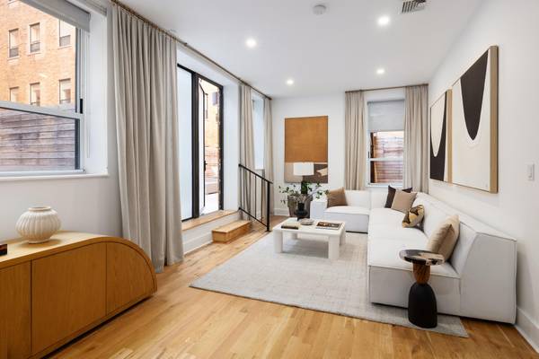 416 W 52ND Street #TH226, Manhattan, NY 10019