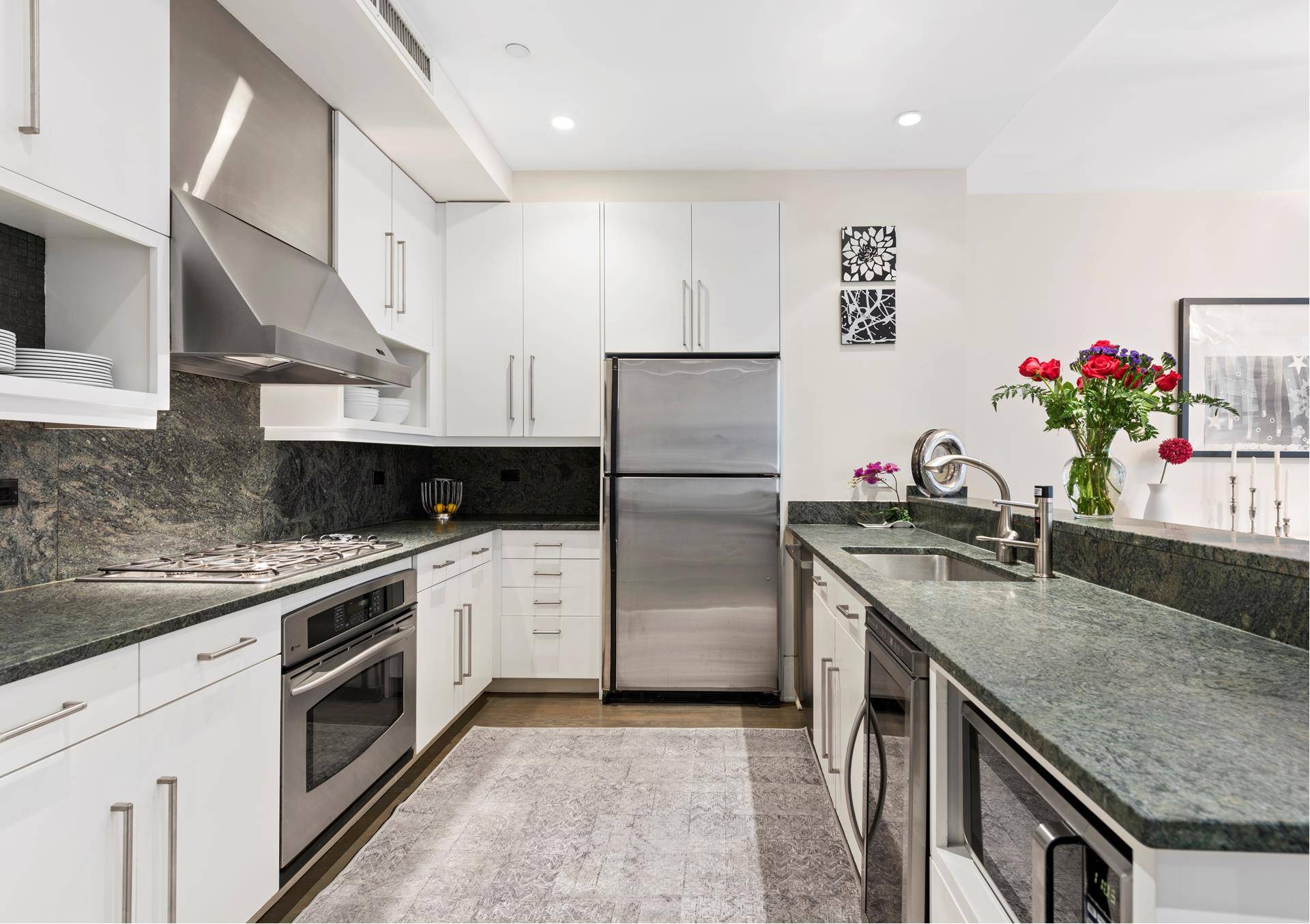 Manhattan, NY 10038,102 FULTON Street #4E