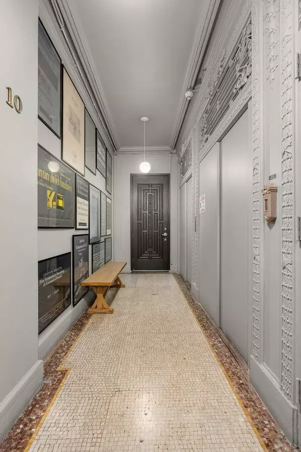 Manhattan, NY 10005,50 Pine Street #10