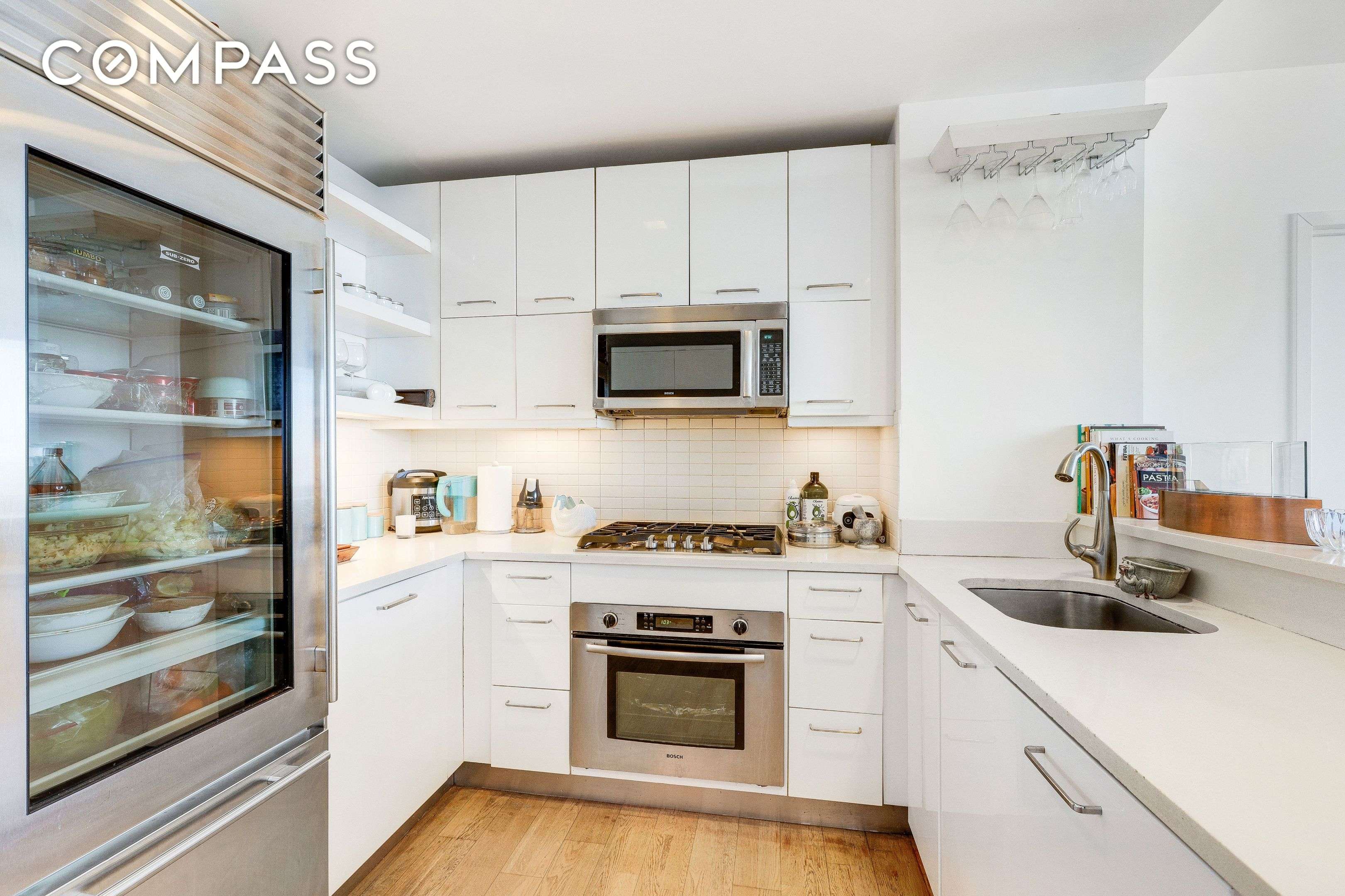 Manhattan, NY 10036,635 W 42nd Street #34B