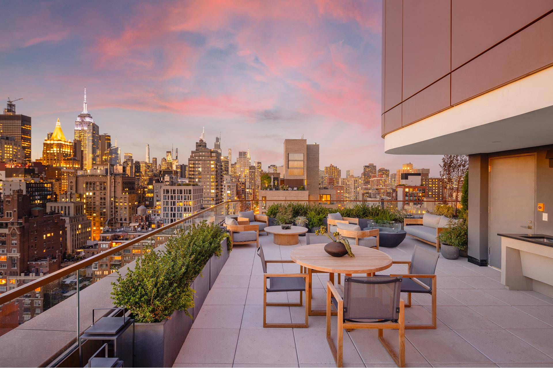 Manhattan, NY 10003,200 E 20TH Street #3A