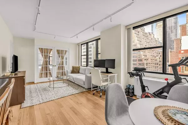 301 E 45th Street #10E, Manhattan, NY 10017