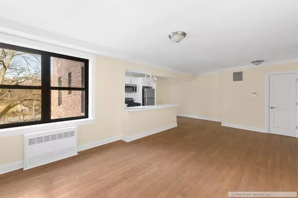 Manhattan, NY 10040,4523 Broadway #3B