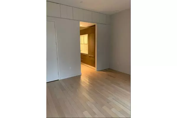 Manhattan, NY 10005,75 Wall Street #31J