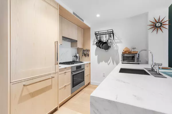 Queens, NY 11101,37-14 34th Street #N-3E
