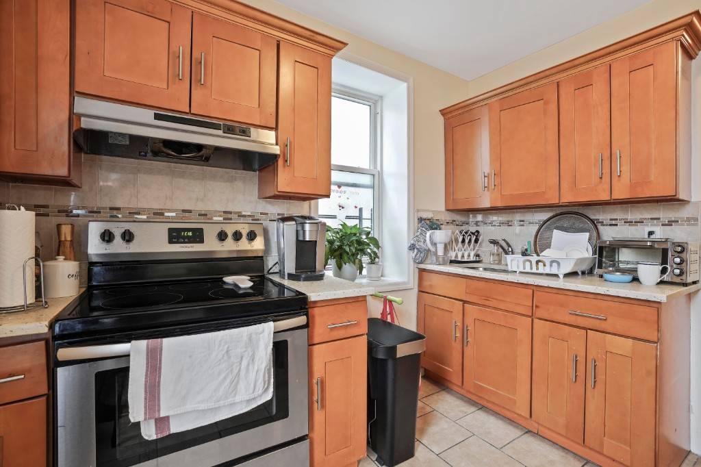 Queens, NY 11385,61-09 Catalpa Avenue