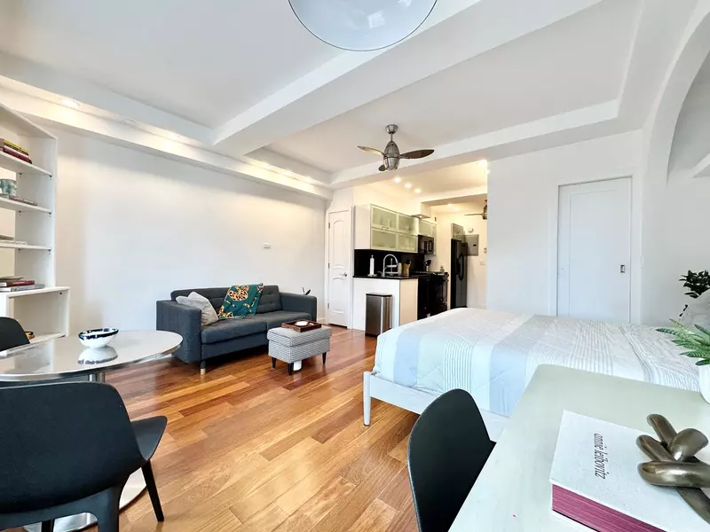 410 W 24TH Street #15D, Manhattan, NY 10011