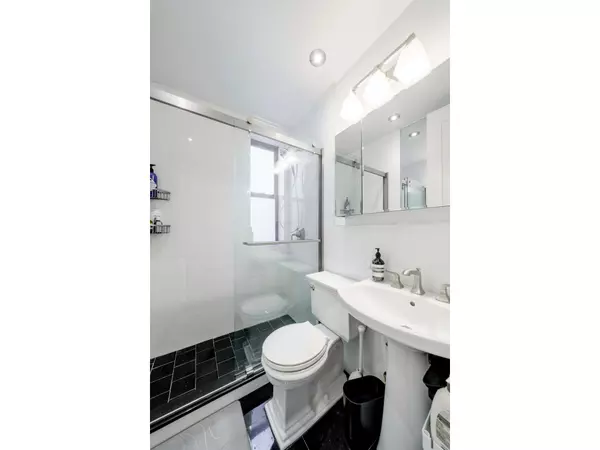 106 W 13TH Street #30, Manhattan, NY 10011