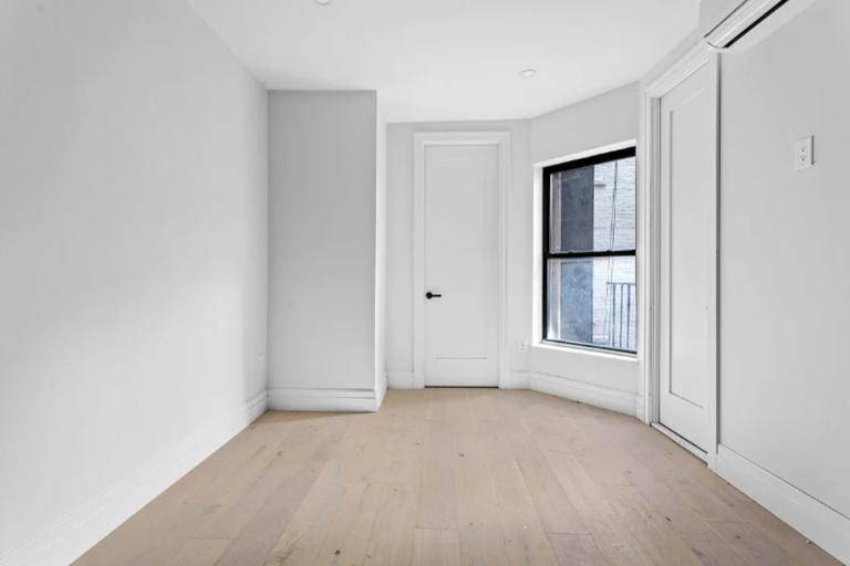 Manhattan, NY 10013,371 Broome Street #18