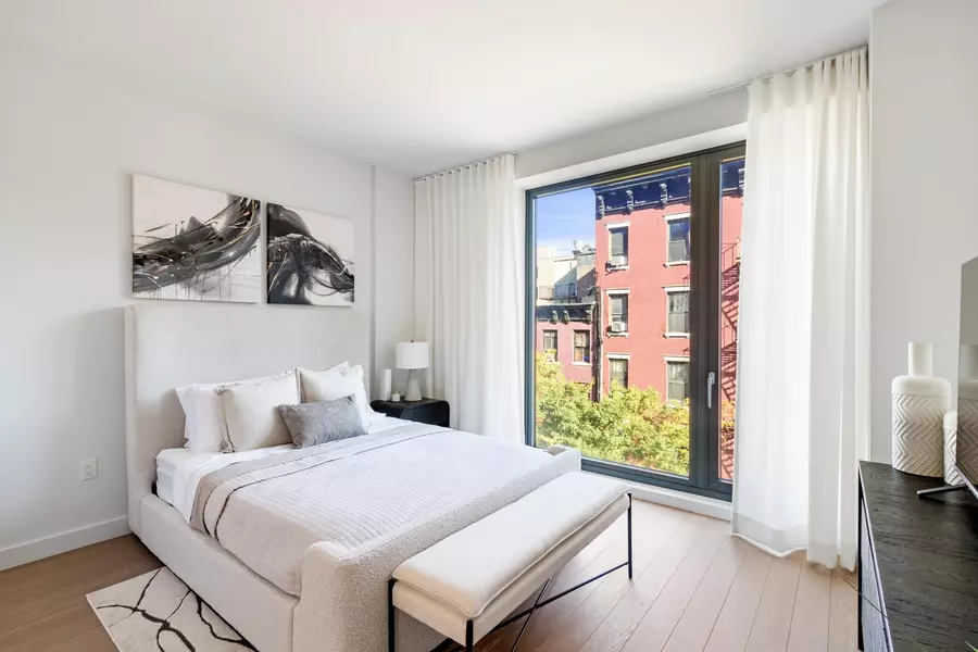 500 W 45th Street #608, Manhattan, NY 10036