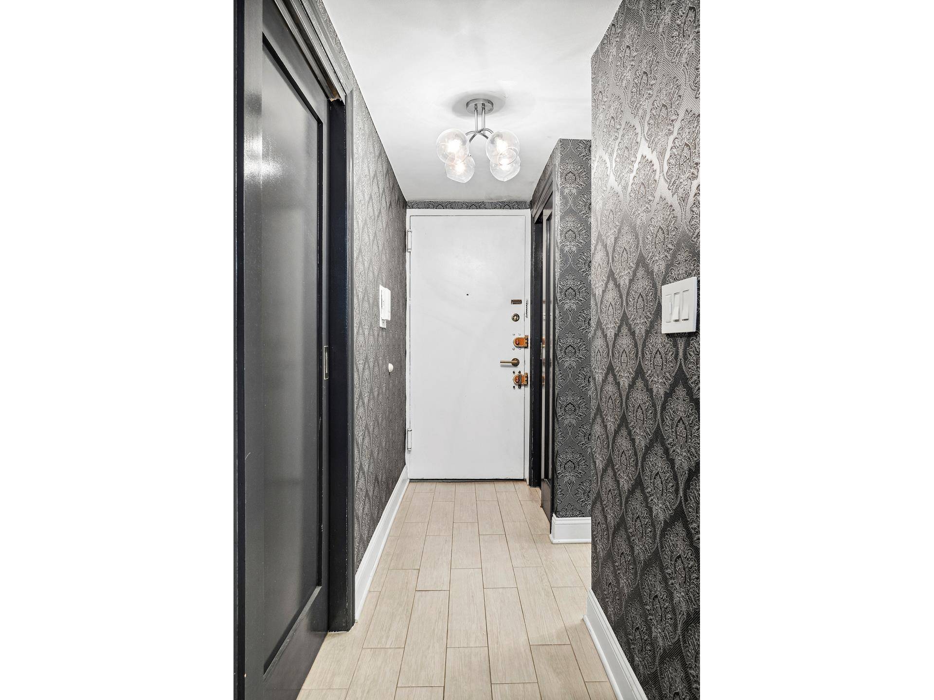 Manhattan, NY 10012,211 THOMPSON Street #4E