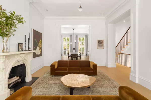 Manhattan, NY 10003,20 E 10TH Street
