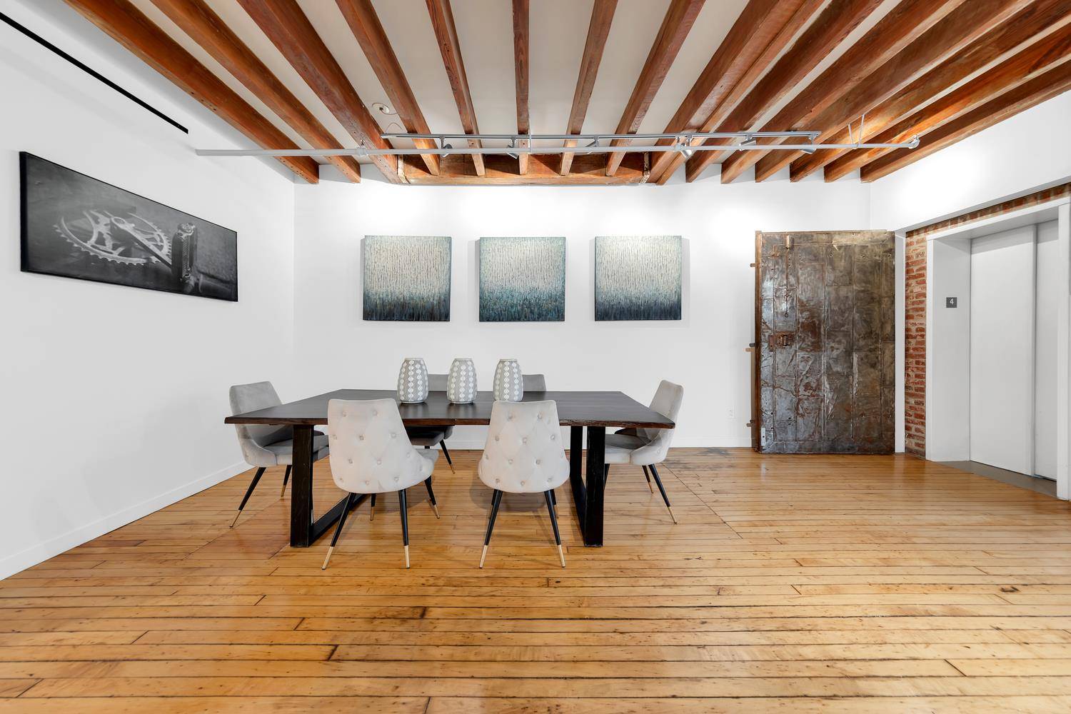 Manhattan, NY 10013,554 BROOME Street #4THFLOOR
