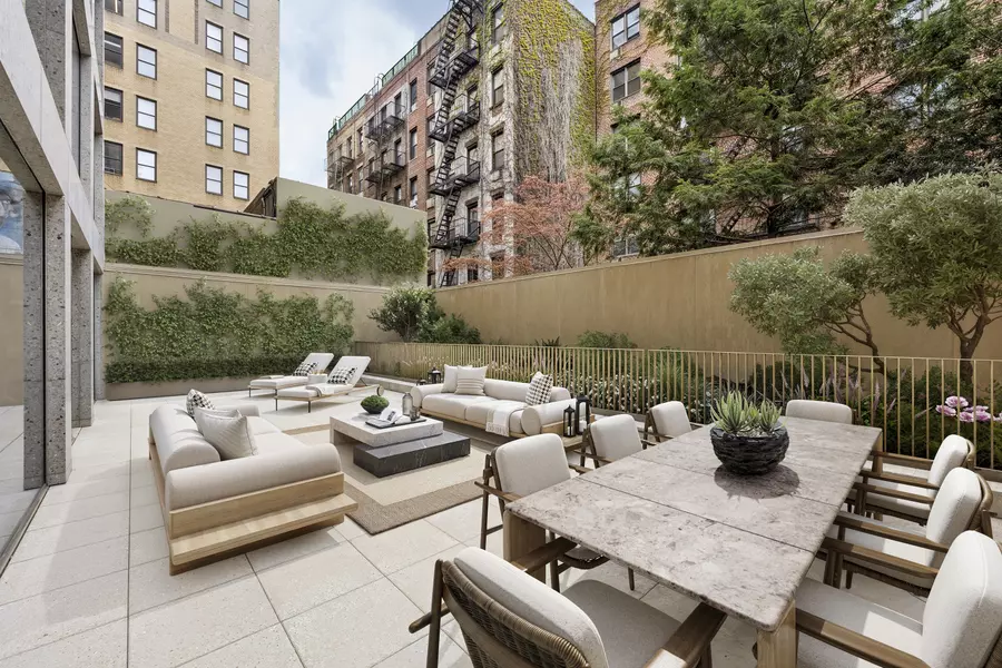 251 W 14TH Street #1A, Manhattan, NY 10011