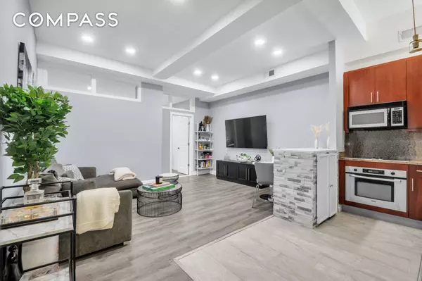 Manhattan, NY 10038,80 John Street #14D