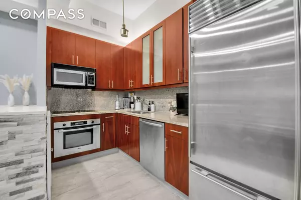 Manhattan, NY 10038,80 John Street #14D