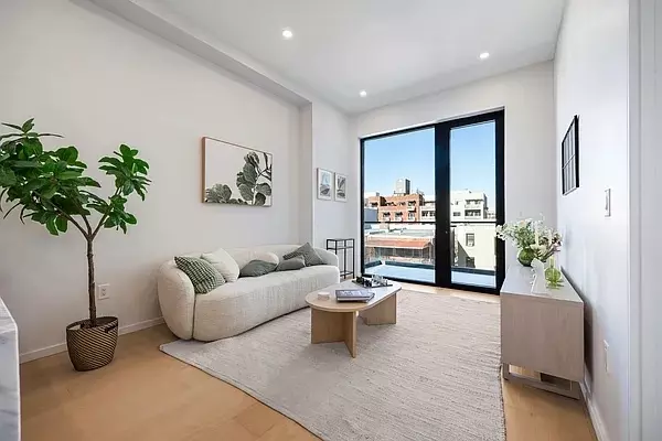 Queens, NY 11106,31-16 21st Street #3-A