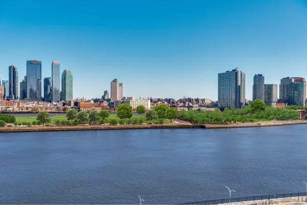 Manhattan, NY 10022,25 SUTTON Place S #7J