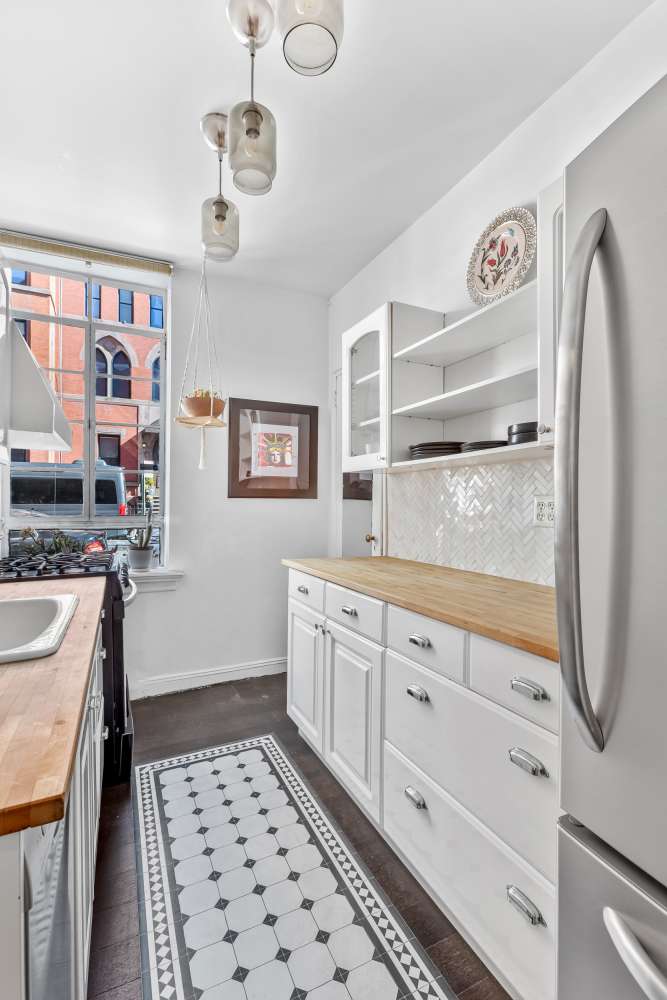 Manhattan, NY 10003,224 E 17TH Street #1F