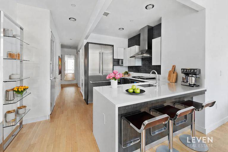 Manhattan, NY 10036,247 W 46th Street #408