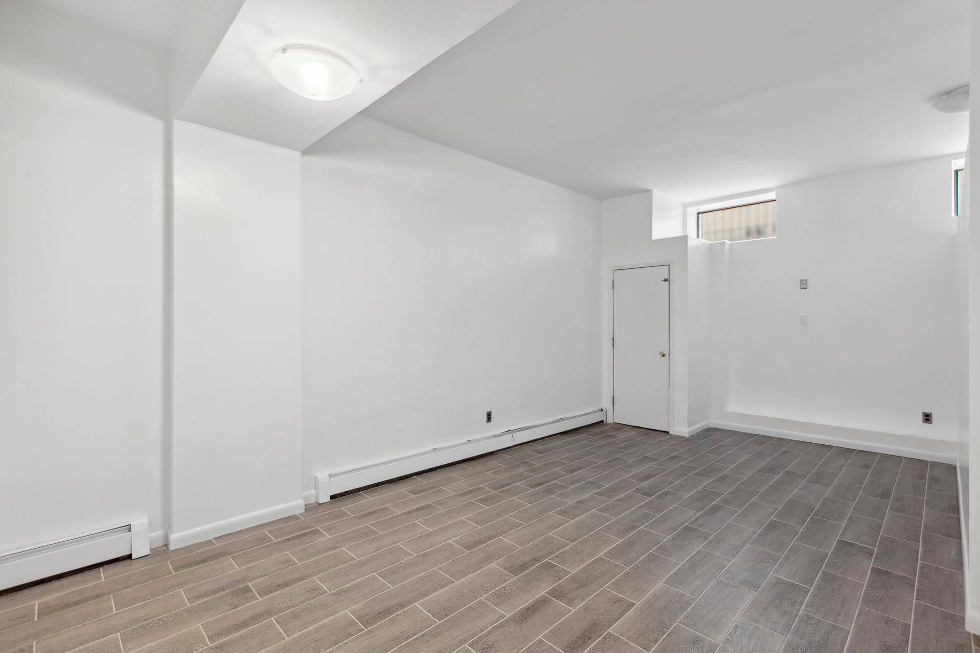 88 MESEROLE Avenue #1A, Brooklyn, NY 11222