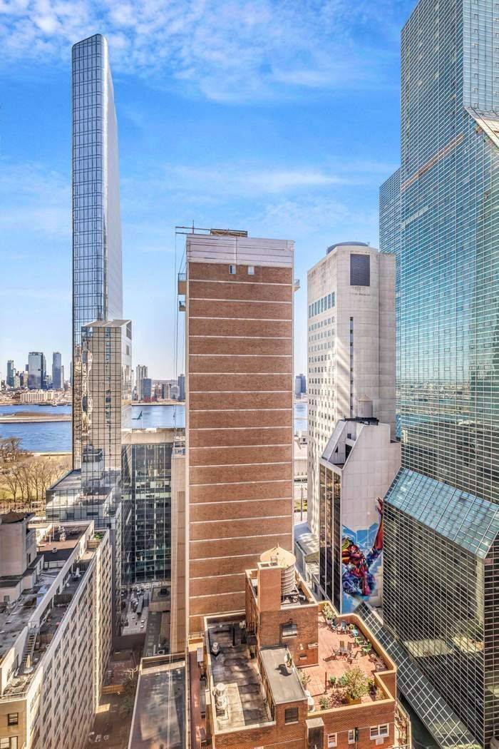 Manhattan, NY 10017,310 E 46th Street #19M