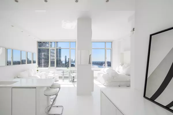 Manhattan, NY 10036,635 W 42nd Street #45G