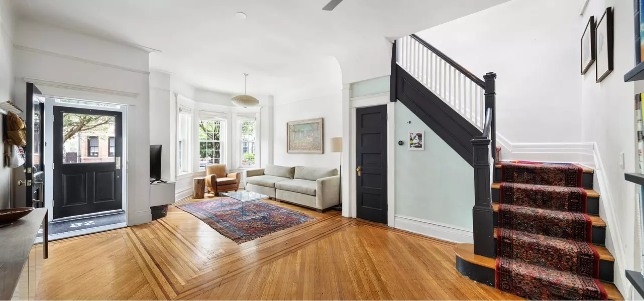 28 STEPHENS Court, Brooklyn, NY 11226