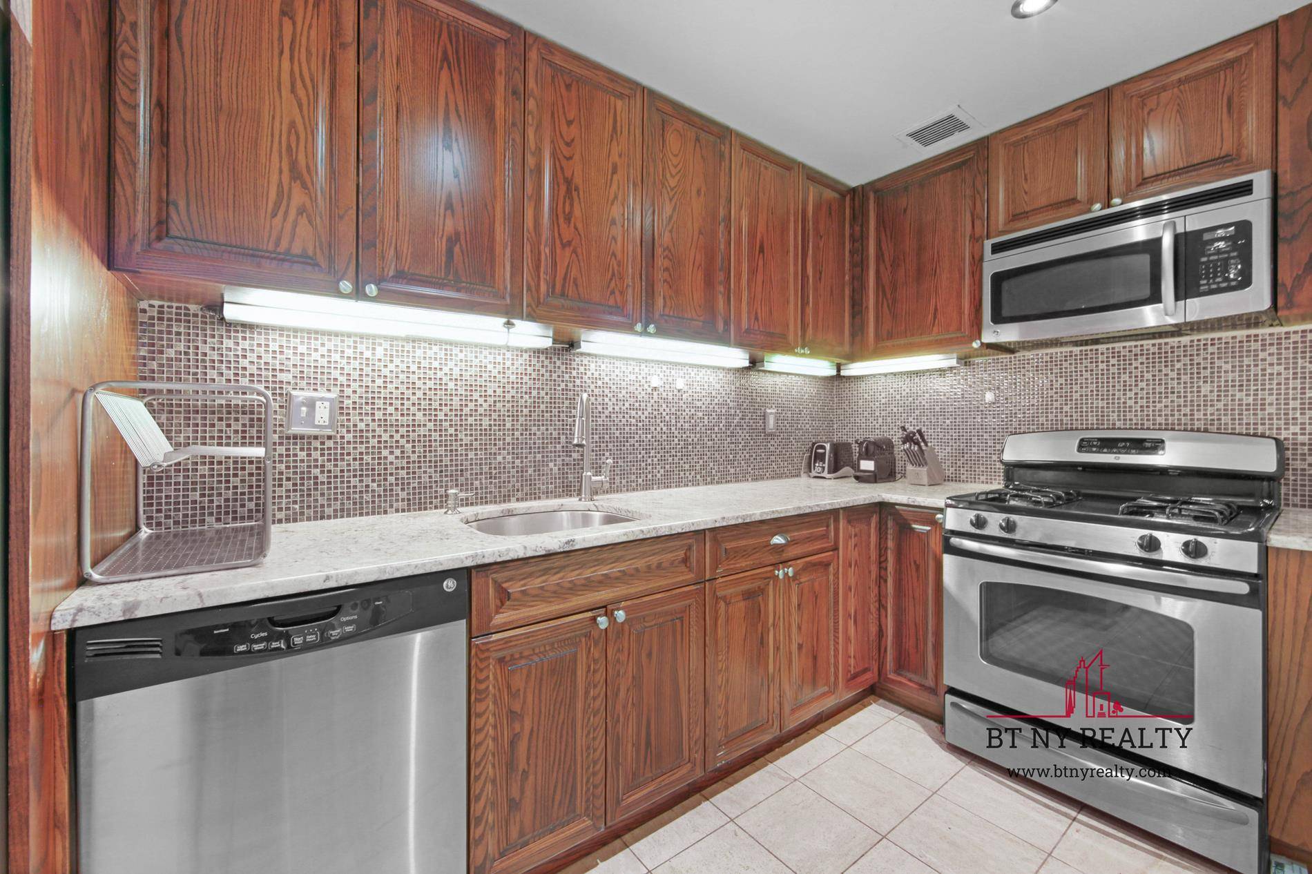 Manhattan, NY 10017,216 E 47th Street #4-A
