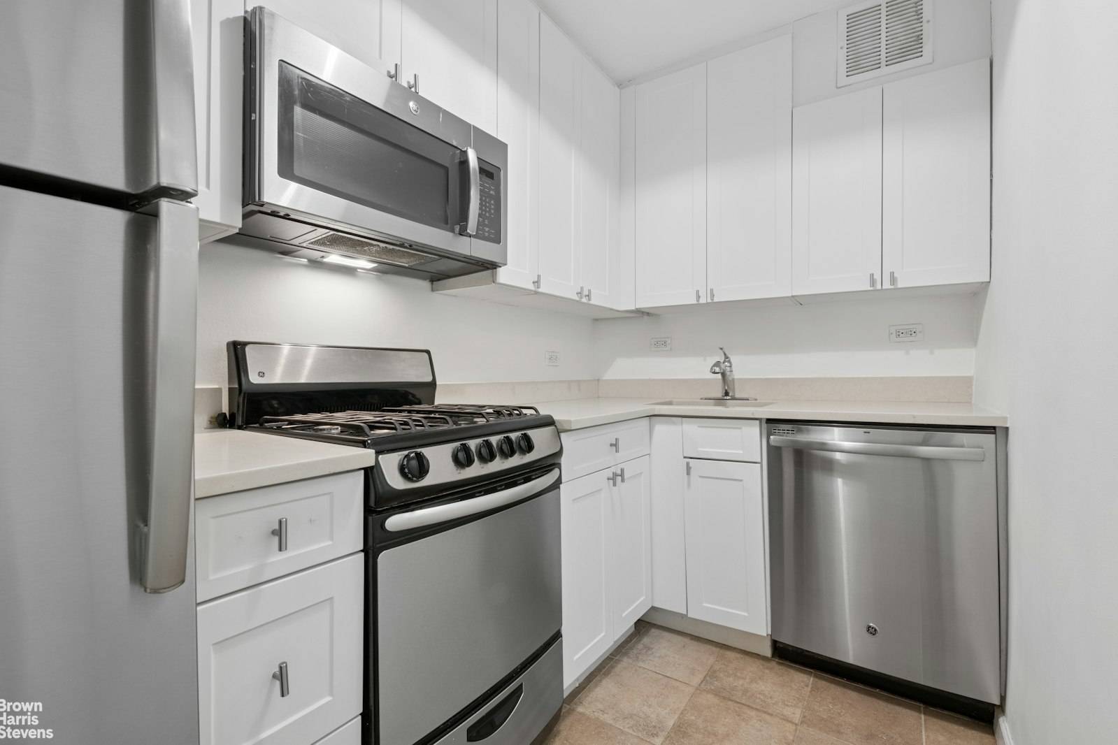 Manhattan, NY 10023,165 W 66TH Street #2L