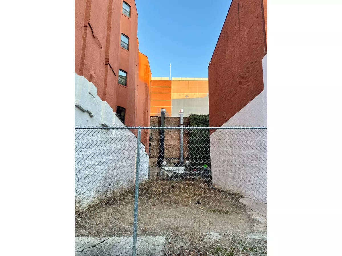 Manhattan, NY 10035,316 PLEASANT Avenue