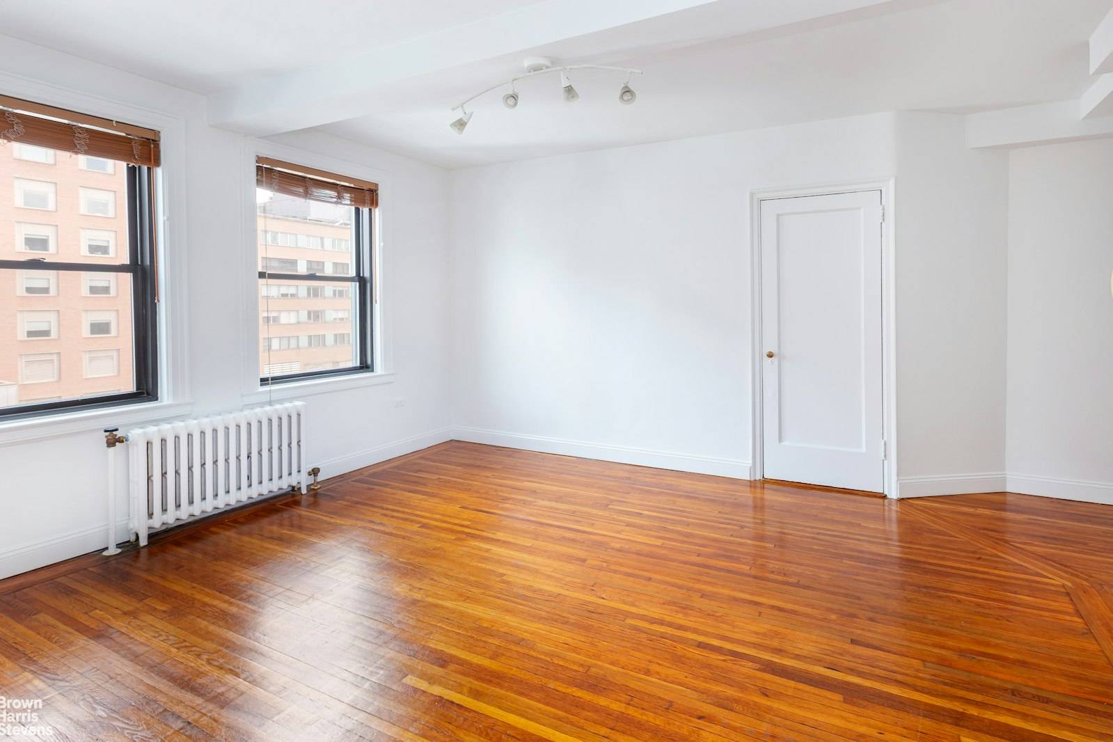 Manhattan, NY 10019,457 W 57TH Street #1515