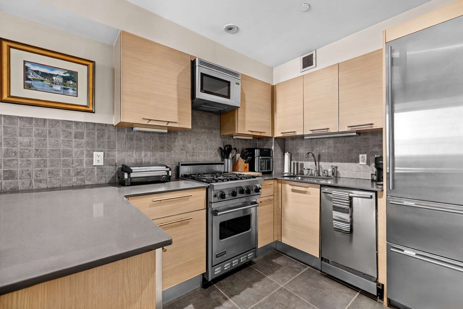 Manhattan, NY 10028,215 E 81ST Street #5B