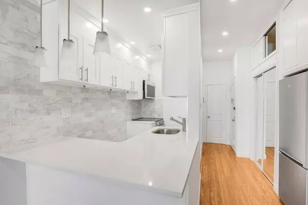 Manhattan, NY 10128,417 E 87th Street #3D