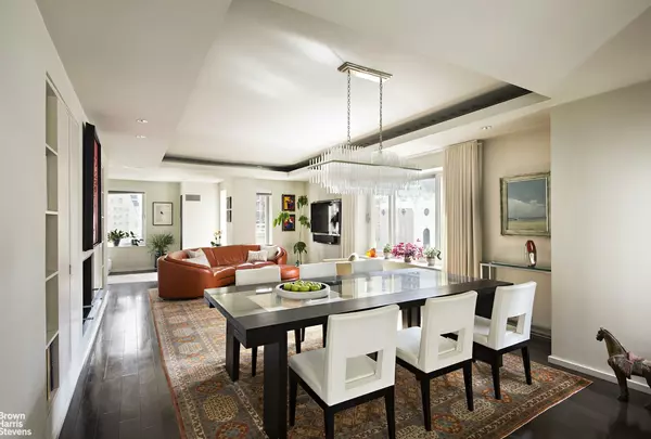 Manhattan, NY 10019,106 CENTRAL Park S #22H