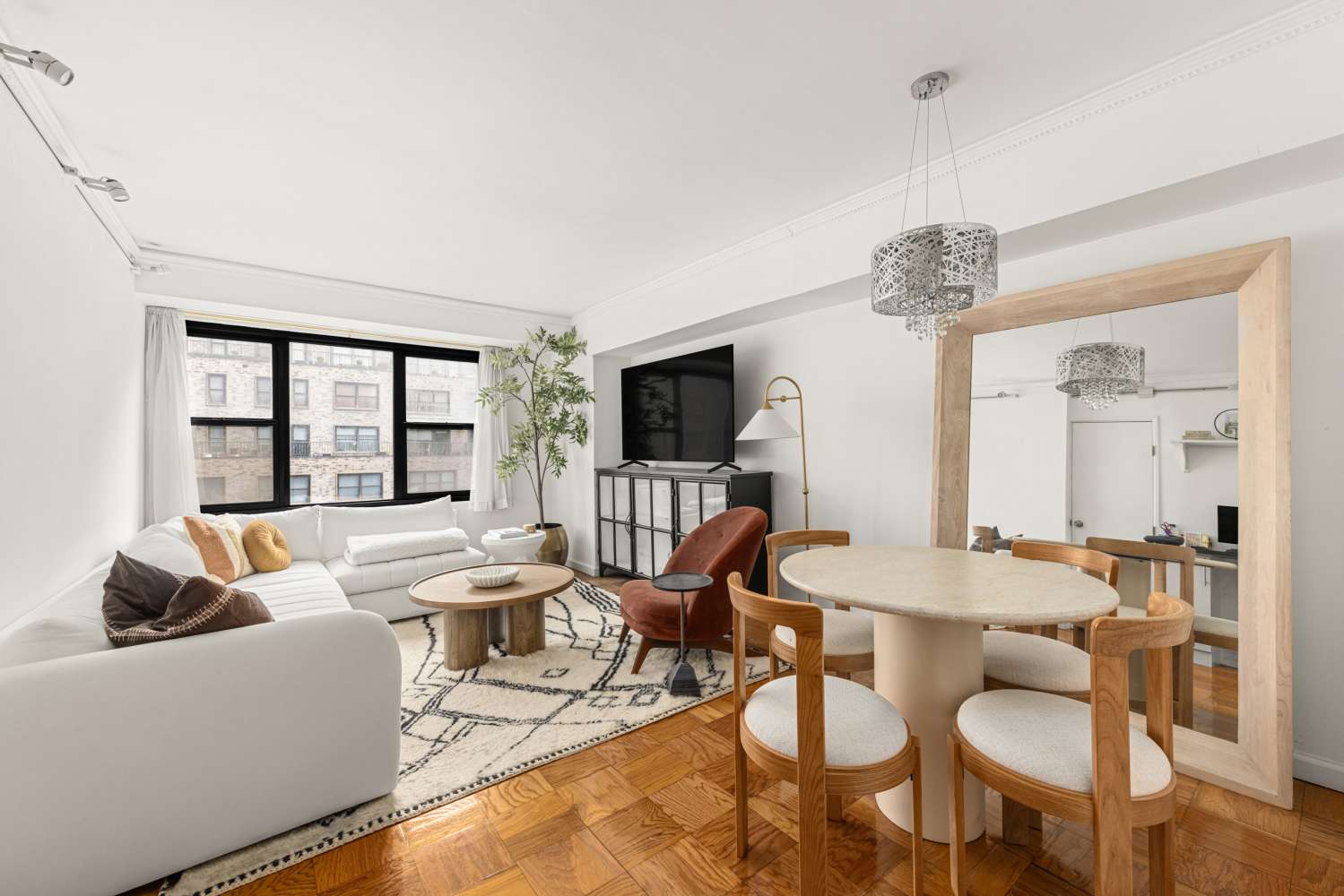 Manhattan, NY 10022,220 E 57TH Street #17E