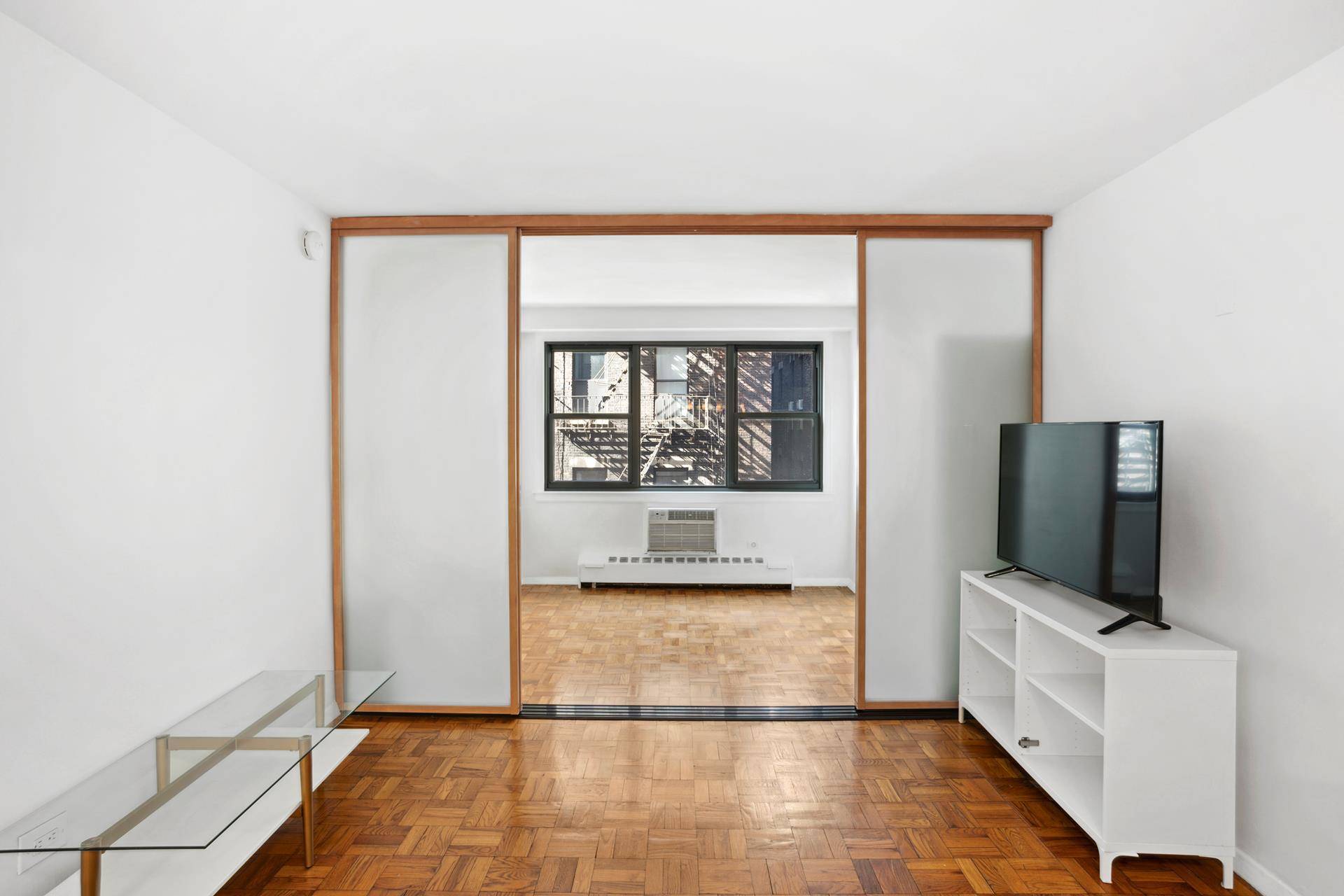 Manhattan, NY 10003,210 E 15TH Street #4J