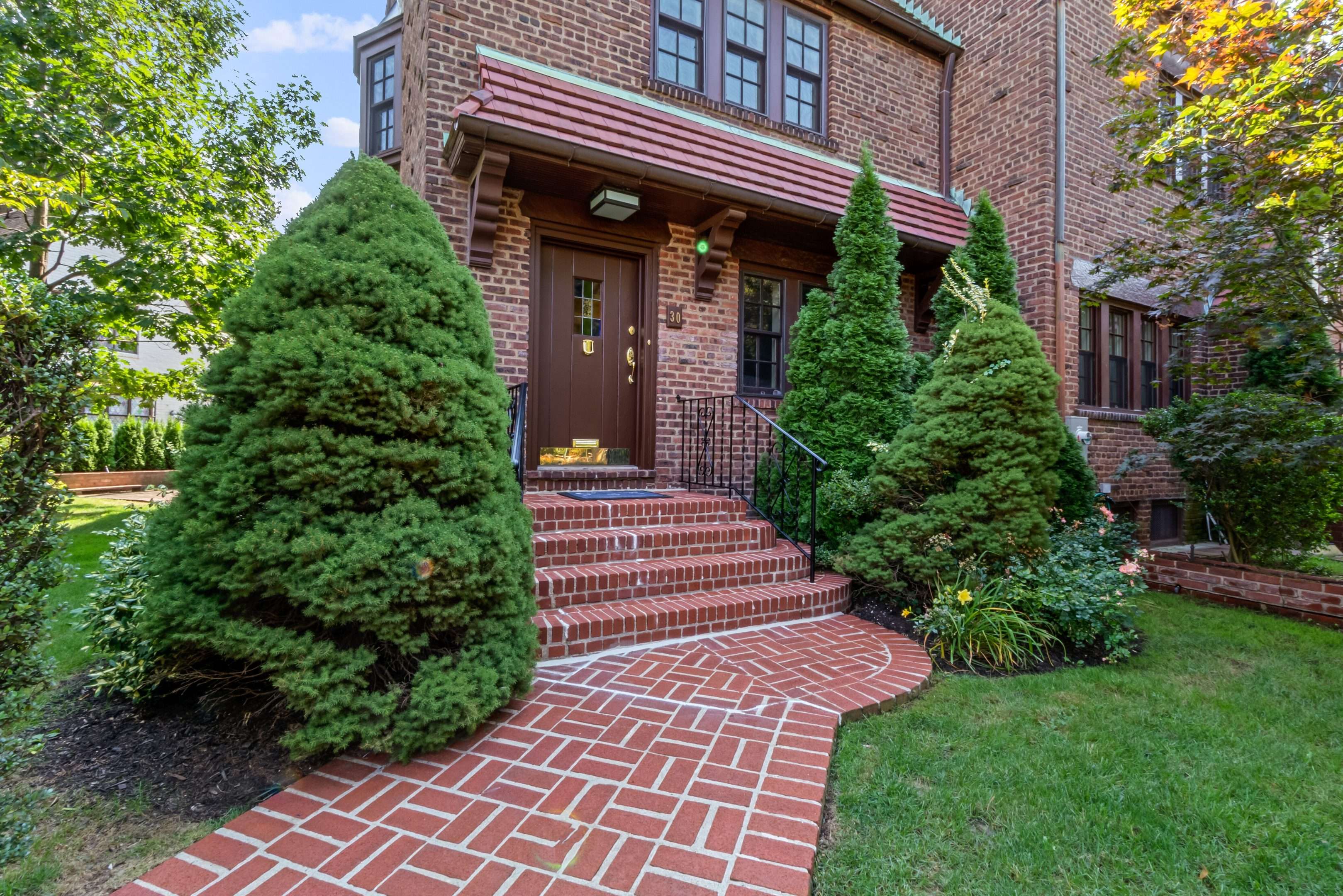 Queens, NY 11375,30 Tennis Place