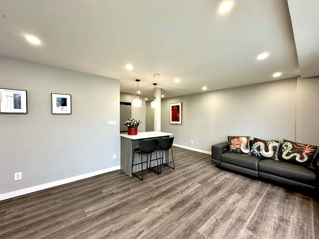 170 Park Row #24E, Manhattan, NY 10038