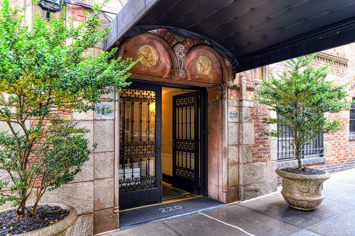 220 E 73rd Street #1-A, Manhattan, NY 10021