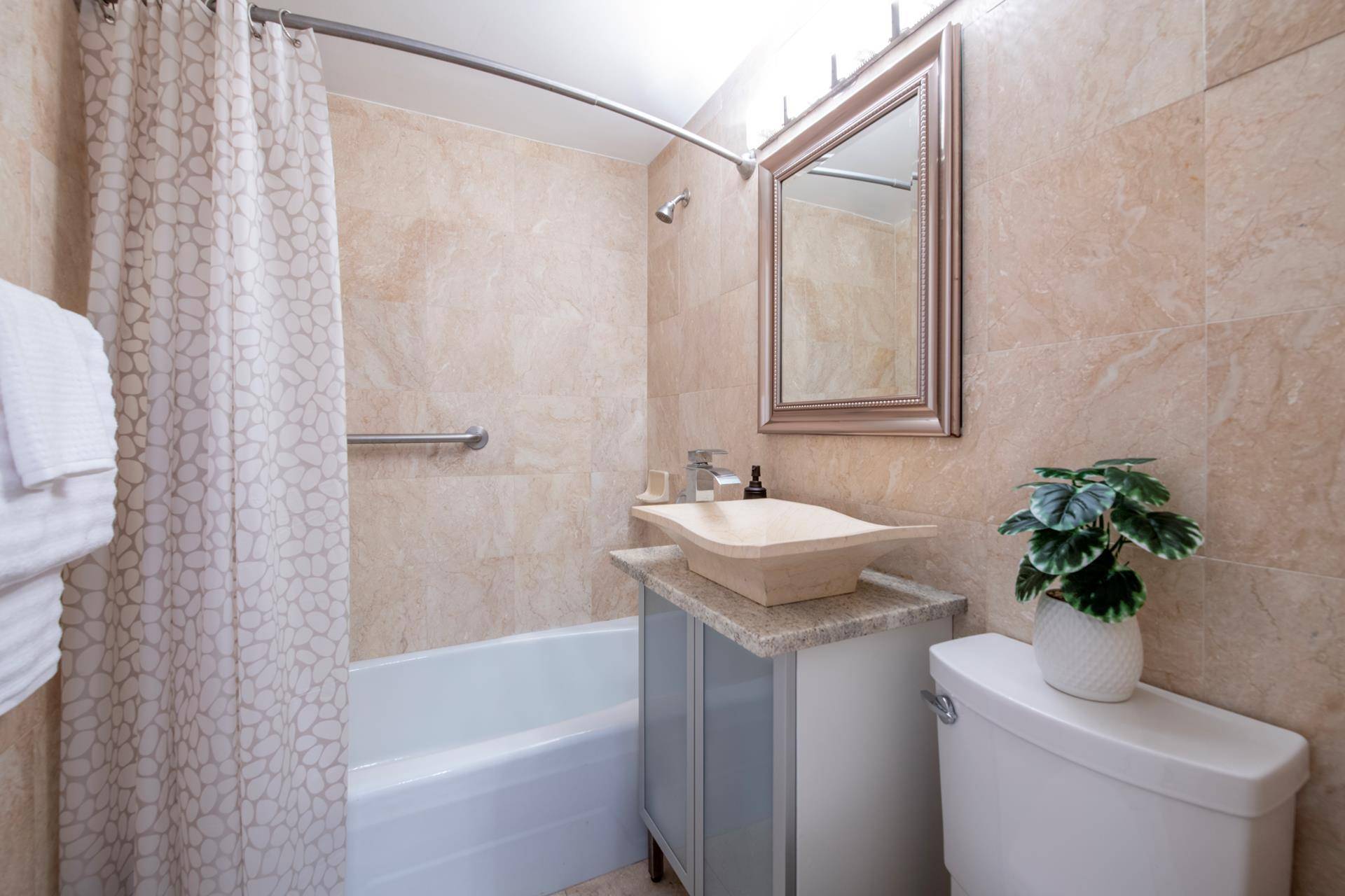 Manhattan, NY 10065,160 E 65TH Street #8A