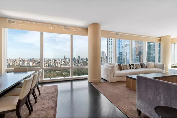 Manhattan, NY 10019,25 COLUMBUS Circle #56D