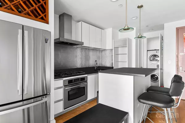 Queens, NY 11101,44-27 Purves Street #8D
