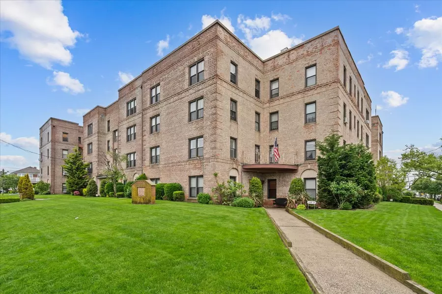128-19 NEWPORT Avenue #2A, Queens, NY 11694