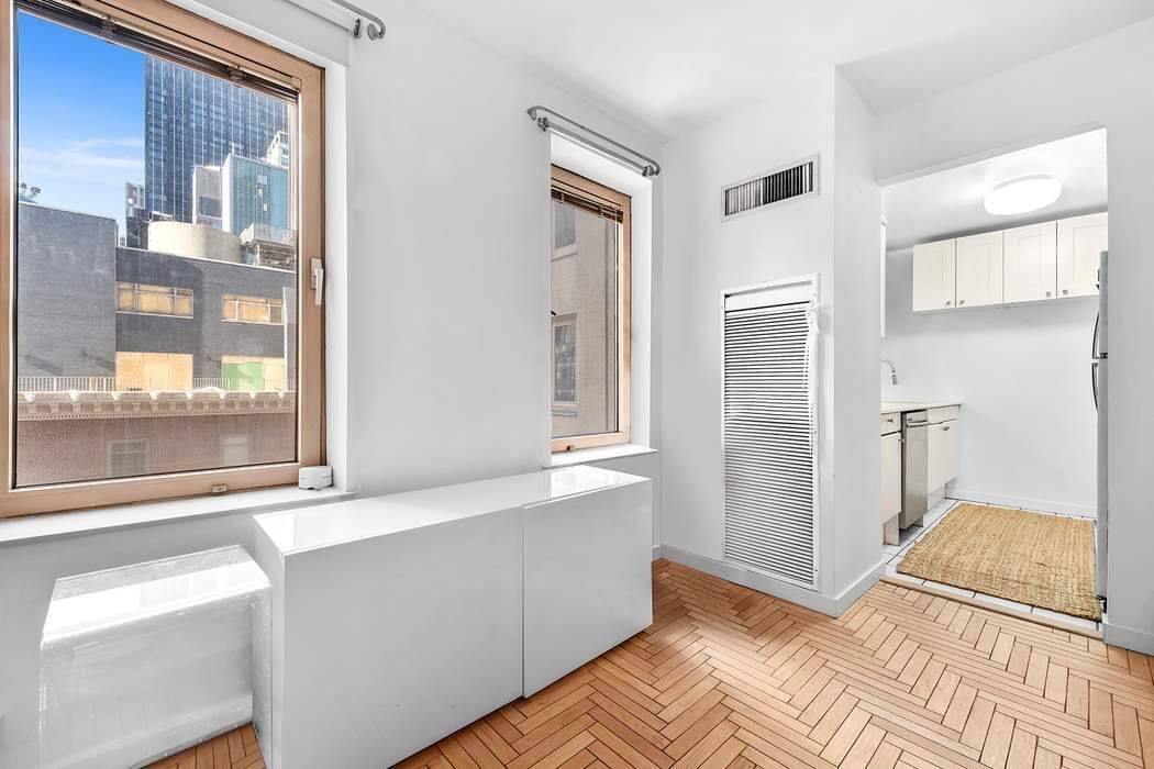 106 Central Park S #17K, Manhattan, NY 10019
