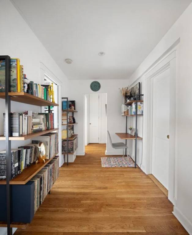 Brooklyn, NY 11218,651 Vanderbilt Street #6W