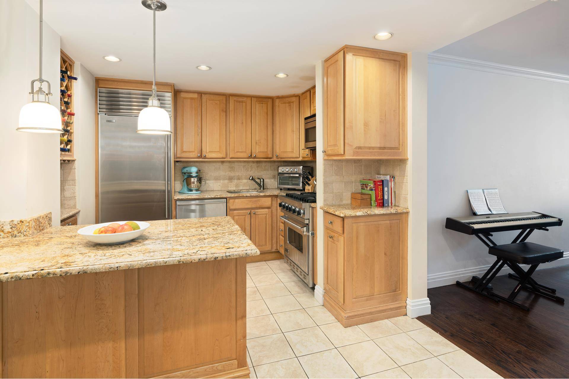 Manhattan, NY 10021,420 E 72ND Street #10FG