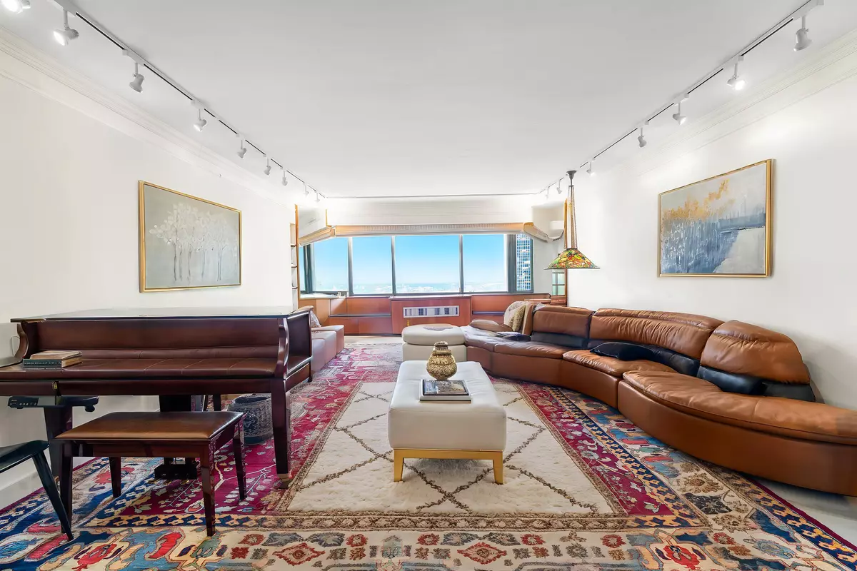 Manhattan, NY 10028,60 E End Avenue #27b