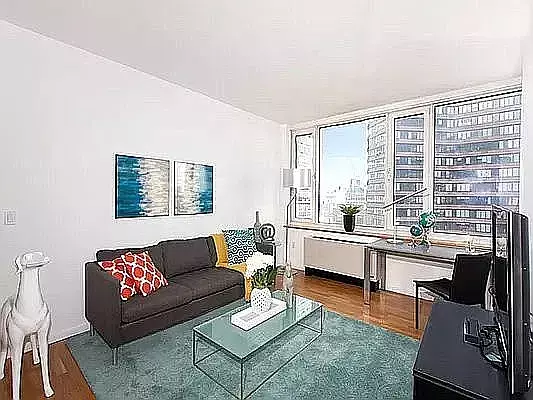 635 W 42nd Street #12M, Manhattan, NY 10036