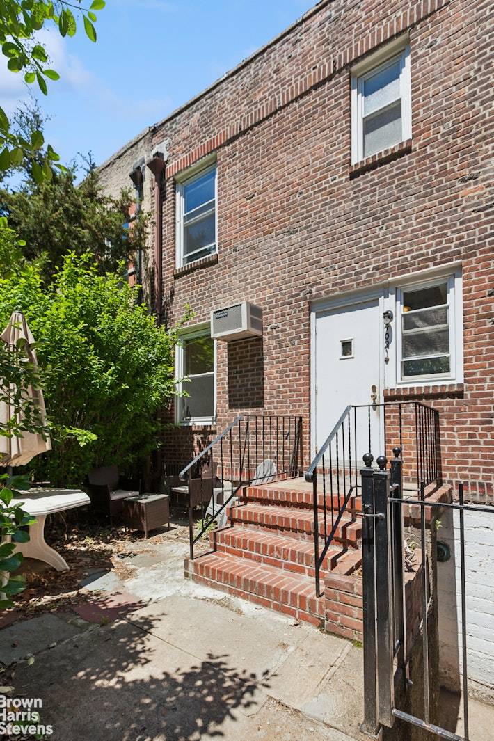 Queens, NY 11104,40-21 48TH Street